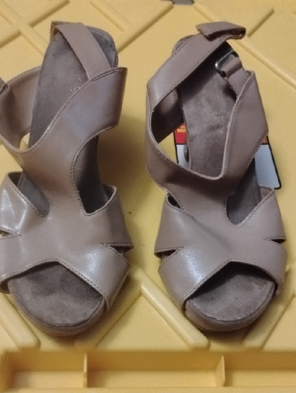 Women's Aerosol Heels